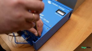 Зарядное устройство Victron Centaur Charger 12В или 24В с входным напряжением от 90 до 265VAC