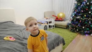 Видеообзор на двух роботов: робот пылесос Xiaomi и Робот игрушка на радиоуправлении игроленд.