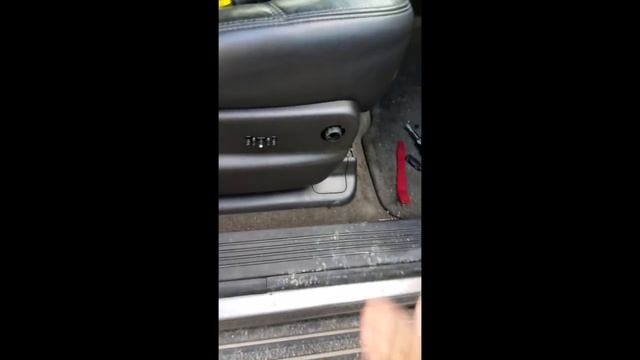 2007-2013 GMC Chevrolet Seat Adjuster Switch Replacement смотреть онлайн