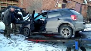 Выгрузка автомобиля с эвакуатора