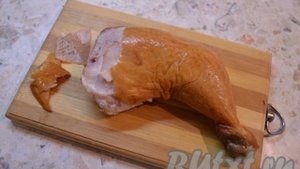 Салат Оливье с копченой курицей