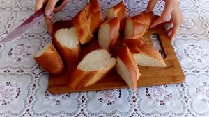 Батон с сыром и чесноком запеченный в духовке (бутерброд). Время готовить.