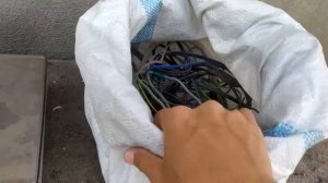 НЕ ОЖИДАЛ НАЙТИ МЕШОК С МЕДНЫМИ ПРОВОДАМИ В ПАРКЕ!! ПОИСК МЕДИ! ЗАРАБОТОК НА ВТОРСЫРЬЕ. МЕТАЛЛОЛОМ.