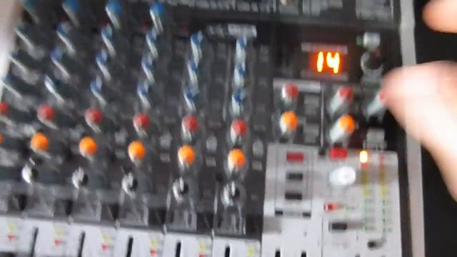 Behringer Xenyx X1204USB смотреть онлайн