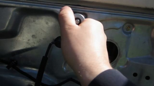 Снятие обшивки и замка двери Пассат Б5 смотреть онлайн