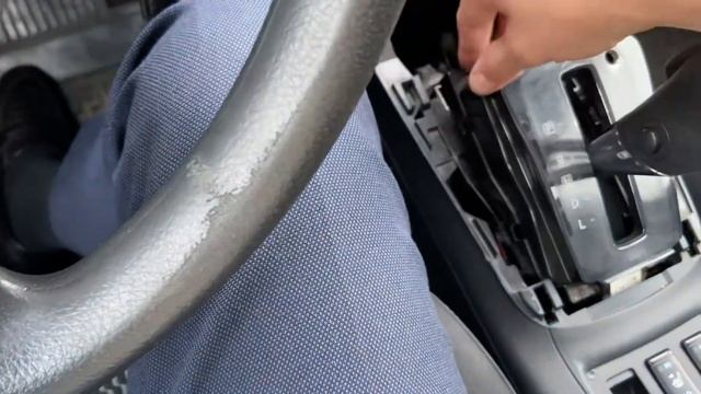 Замена лампочки подсветки АКПП Nissan Sentra 2015 г. смотреть онлайн