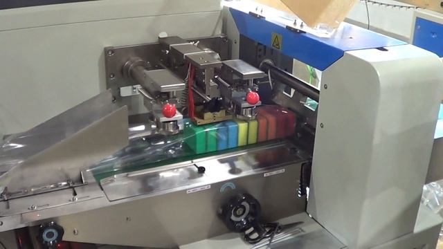 Упаковка губок для мытья посуды на горизонтальной упаковочной машине с сервоприводом смотреть онлайн