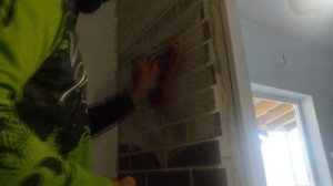 Затирка фасада АМК теркой для затирки межплиточных швов