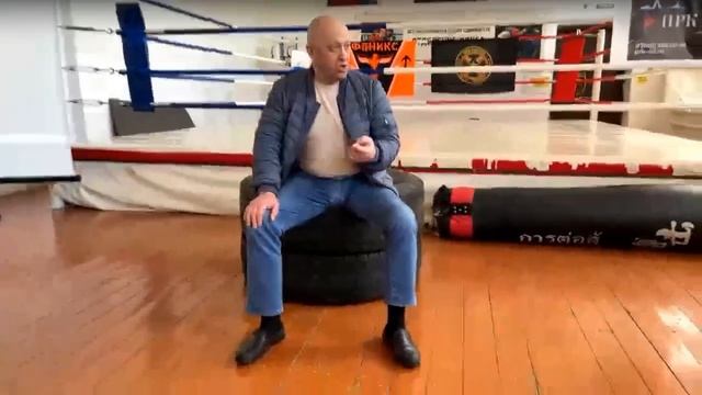 Евгений Пригожин отвечает на вопросы  во Владивостоке