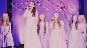 Мама -  первое слово. Елена Бабук, Ксения Левчик и театр эстрадной песни "Сябрынка"