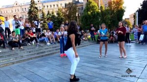 Танцевальная подборка | Девушка-зажигалка | Она порвала танцпол | Невероятное владение своим телом