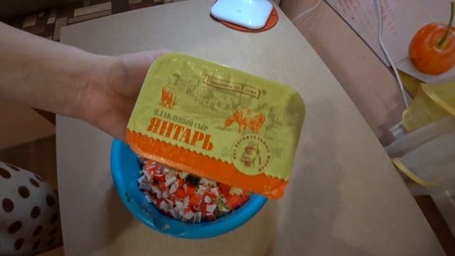 Рецепт : Закуска из лаваша с крабовыми палочками к праздничному столу