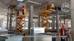 Монтаж воздуховодов с помощью подъемников PEKKANISKA, ТРЦ Blockbuster Mall