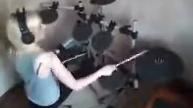 КЛАСС !!!Девушка и барабаны 1