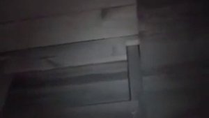 Призрак играет на пианино в заброшенной церкви