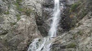 Водопад Чаша Манаса в ущелье Барскоон, Киргизия