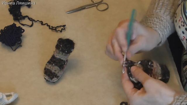 Вяжем валенки, пинетки для куклы крючком, Ирина Лямшина смотреть онлайн