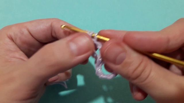 Крючок для начинающих. Урок 23. Скрещенные полустолбики и столбики с накидом.