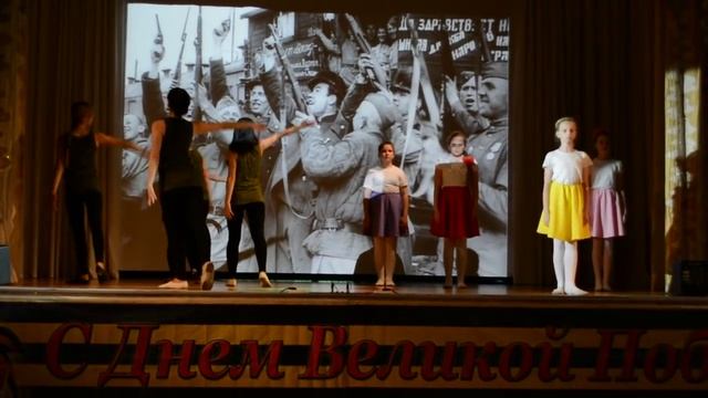 Танец "И всё о той весне" школа 471 смотреть онлайн