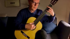 'Duerme mi Tripón', Otilio Galíndez - performed by Thomas Müller-Pering,  guitar by Martínez DF-6