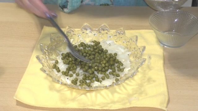 ЛЕГКИЙ САЛАТ СО ШПРОТАМИ (LIGHT SALAD WITH SARDINES) смотреть онлайн