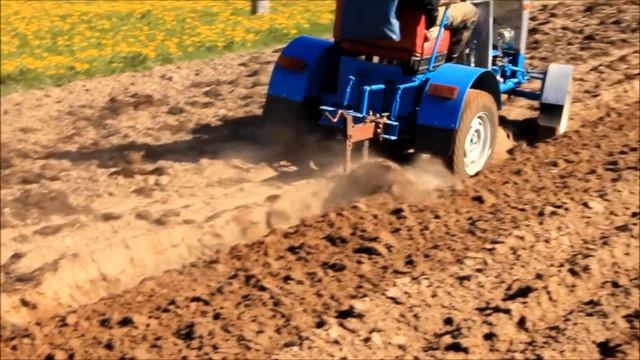 МиниТрактор "Петрович" за работой смотреть онлайн