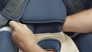 Автокресло 1 Britax Roemer Trifix 2 i-SIZE: как снимаются плечевые накладки и чехол