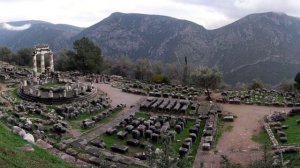 The Oracle of Delphi and The Delphic Commandments (explanations, symbols, Plato and Heraclitus)