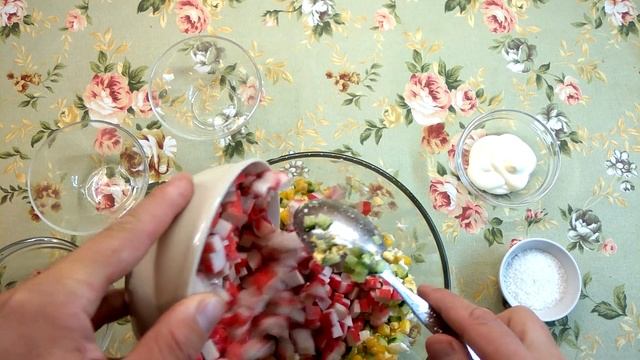 Салат с крабовыми палочками / Salad with crab sticks смотреть онлайн