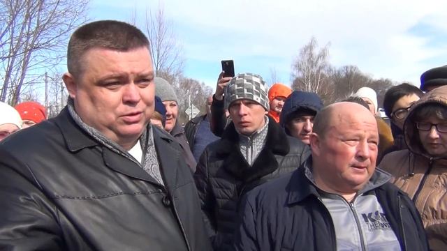2018.03.25 Представители администрации на перекрытии дороги в Воловичи смотреть онлайн