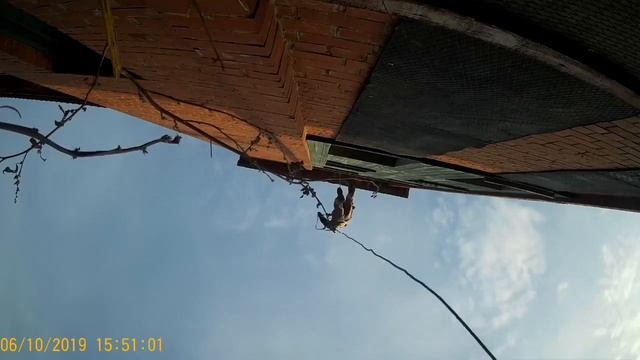 ?Тренировка в МЧС. Самоспасение с 4 этажа по спасательной верёвке.▶️