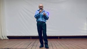 «В бокалах тихо тонут свечи» Песню исполнил Василий Цуканов. Карай-Салтыковский ДК