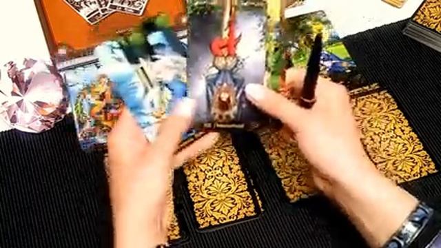 Таро гадание. Как он (она) ко мне относится? Что на сердце?  Что в планах?