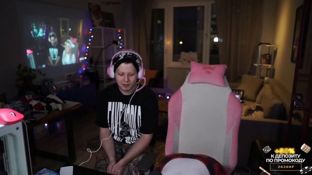 СВЕТА СОЛЛАР ЗАЛЕЗЛА ПОД СТОЛИК К ЖОЖО смотреть онлайн