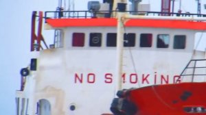 Танкер "Надежда" сел на мель на берегу Невельска