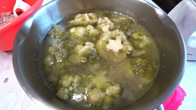 Суп-пюре из брокколи с фрикадельками