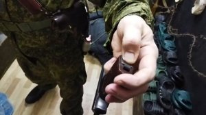 Раздельно про ПМ. Перезарядка одной рукой.
