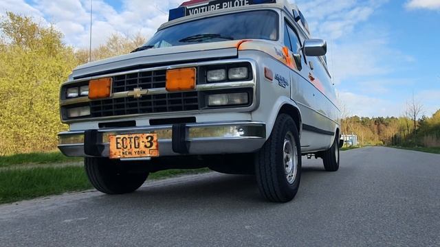 "Silent Betty " Chevrolet Van G30 Ambulance смотреть онлайн