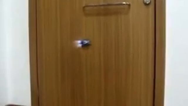 Машинки на радиоуправлении ездят по стенам и потолку !! смотреть онлайн