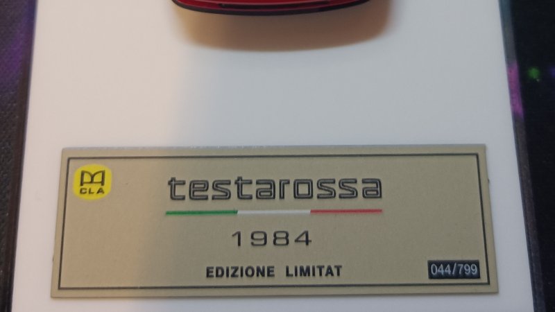 DMH 1:64 Ferrari Testarossa 1984 Rosso Corsa (смола)