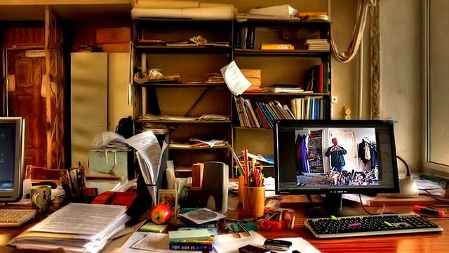 Почему люди, у которых дома вечный беспорядок, — лучшие из нас смотреть онлайн