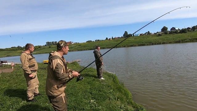 Поклевка карпа на фидер. Рыбалка карповая. Carp fishing смотреть онлайн