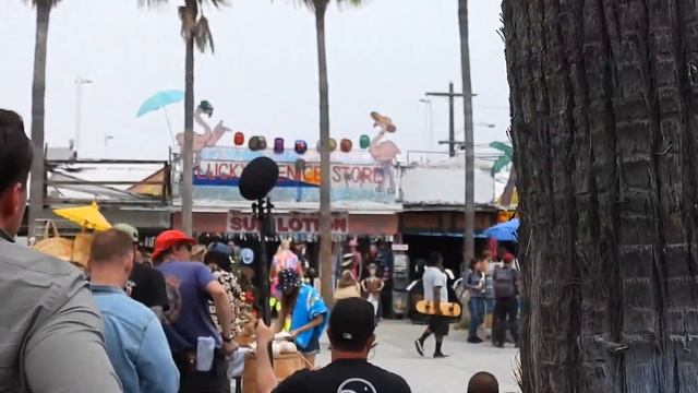 Ryan Gosling And Margot Robbie Put Their Rollerblading Skills To The Test While Filming Barbie смотреть онлайн