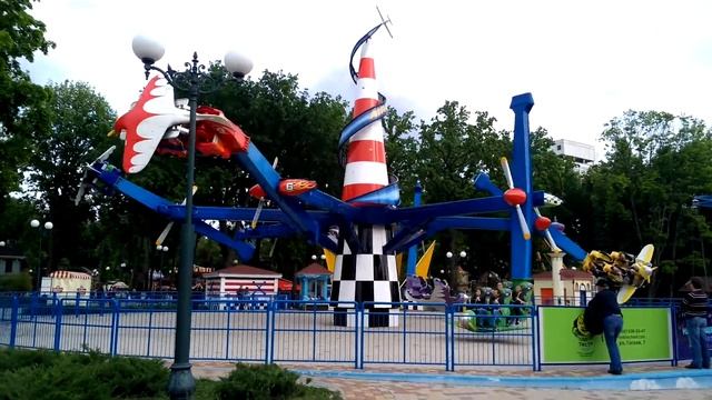 Парк Горького . Аттракционы . Канал Сеньор Арсений смотреть онлайн