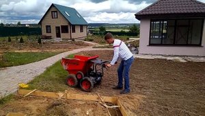 Самоходная тележка думпер Мотомул на перевозке бетона.