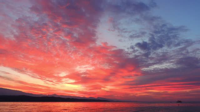 Фантастический восход в Пицундской бухте | Fantastic sunrise in Pitsunda Bay (Nikon)