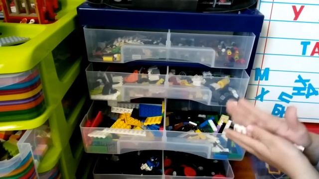 Как удобно хранить лего. И Валюшкины поделки из LEGO смотреть онлайн
