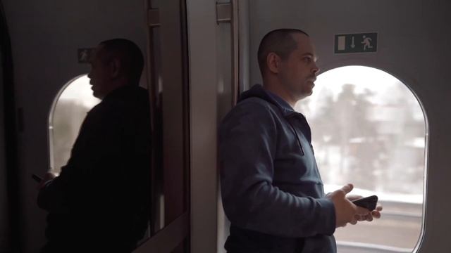 ИЗ ПОТОЛОЧНИКА В ВИДЕООПЕРАТОРА смотреть онлайн