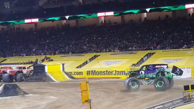 Grave Digger (Randy Brown) 2-Wheel Challenge Detroit, MI 2/3/2018 смотреть онлайн