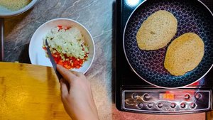 Мини блинчики из чечевицы с овощной заправкой: Вкусно и Полезно!